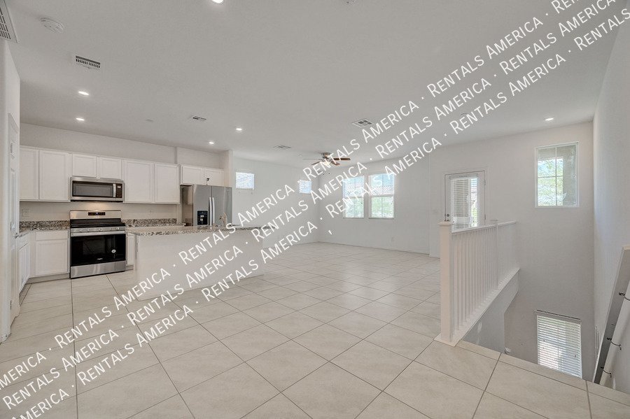 WELCOME HOME! GORGEOUS townhome located in gated HENDERSON community! property image
