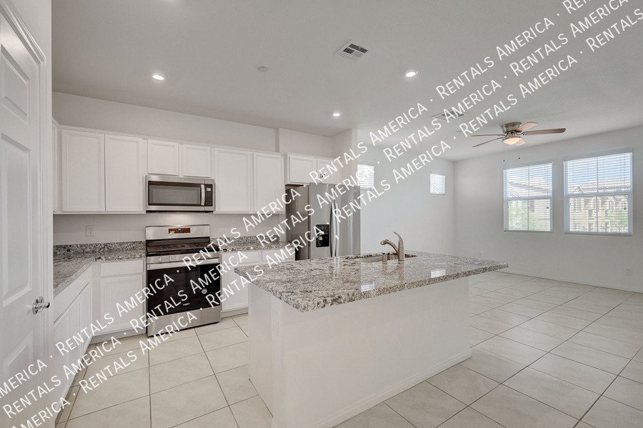 WELCOME HOME! GORGEOUS townhome located in gated HENDERSON community! property image