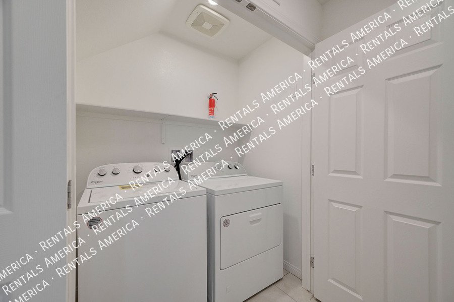 WELCOME HOME! GORGEOUS townhome located in gated HENDERSON community! property image
