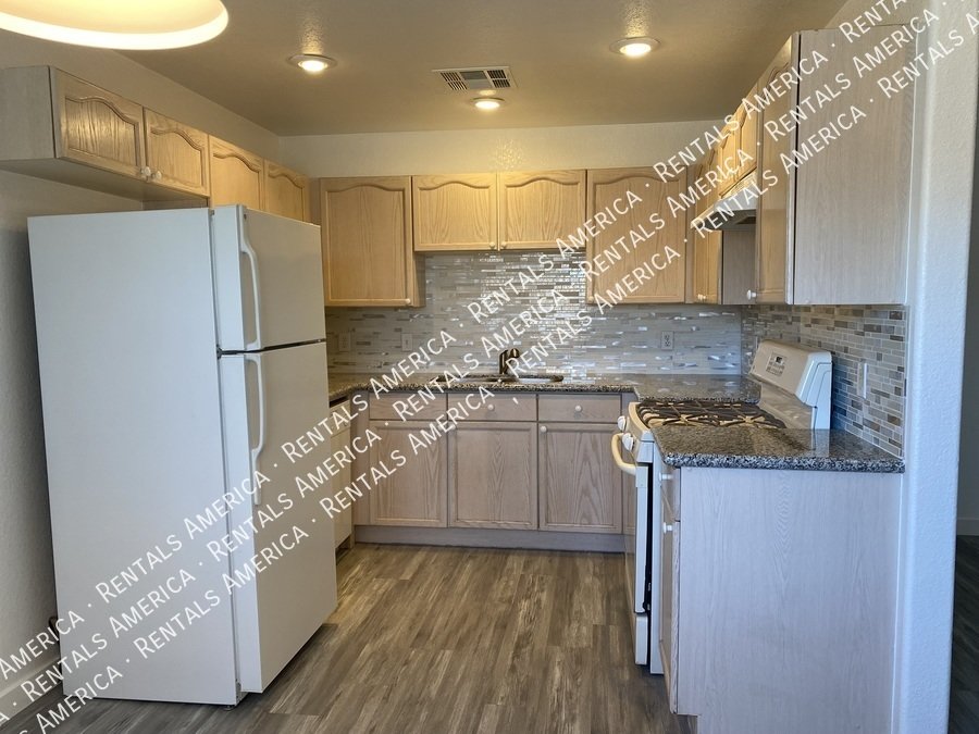 WELCOME HOME!! Gated Silver Pines 2bd 2ba Condo Move-In Ready! property image