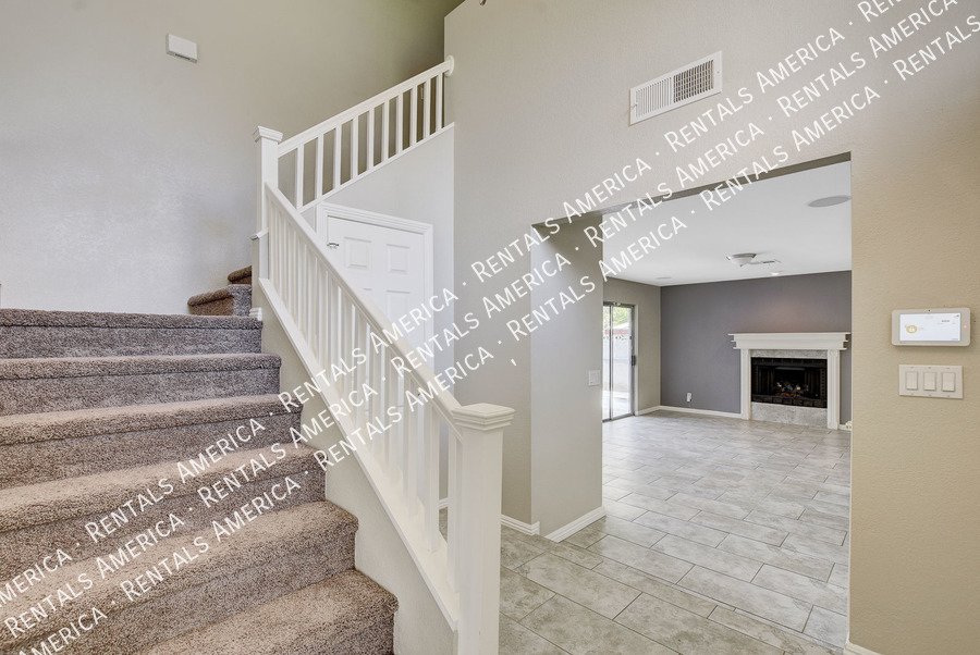 Beautiful POOL HOME in Green Valley!! property image
