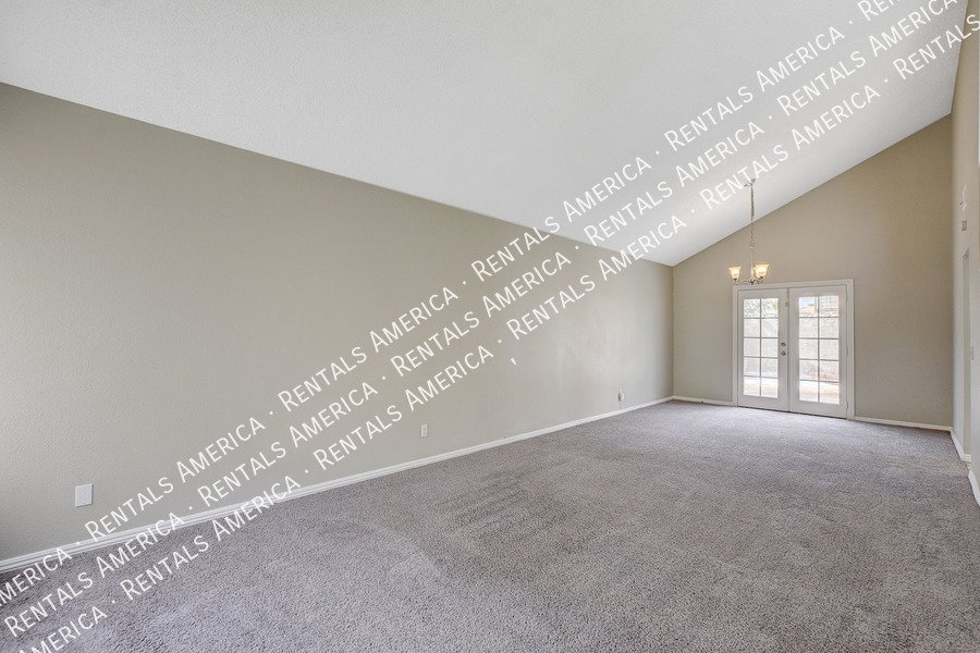 Beautiful POOL HOME in Green Valley!! property image