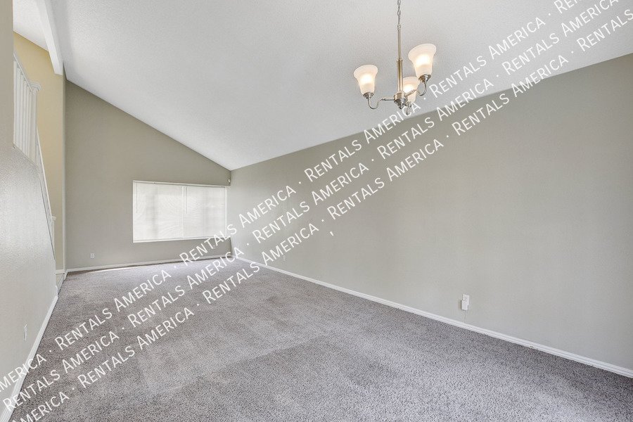 Beautiful POOL HOME in Green Valley!! property image