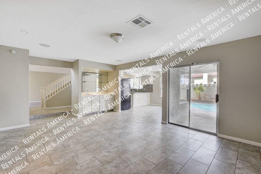 Beautiful POOL HOME in Green Valley!! property image