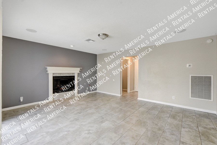 Beautiful POOL HOME in Green Valley!! property image
