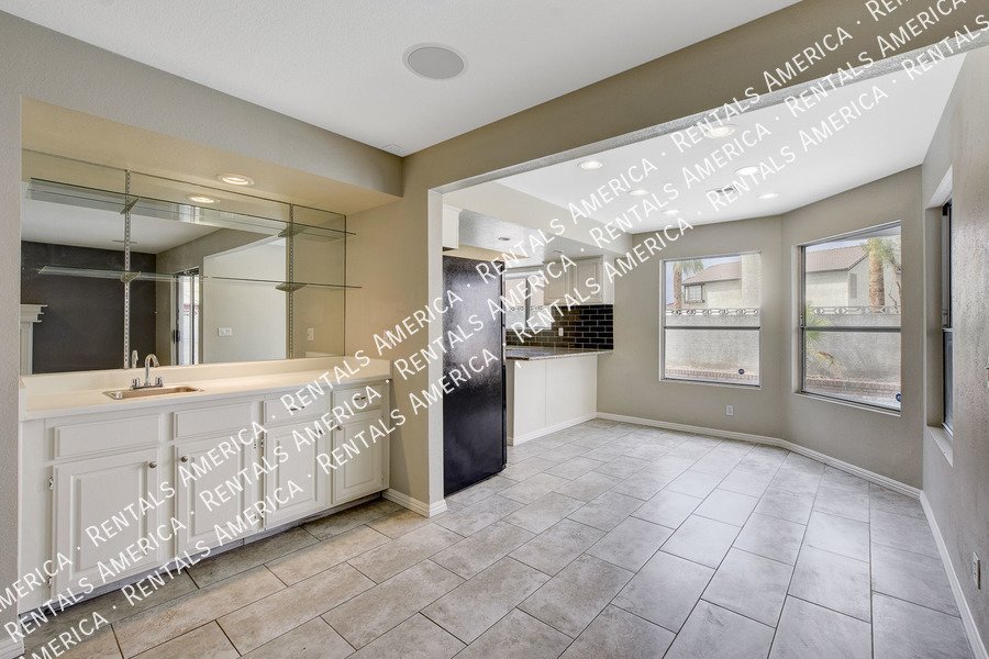 Beautiful POOL HOME in Green Valley!! property image