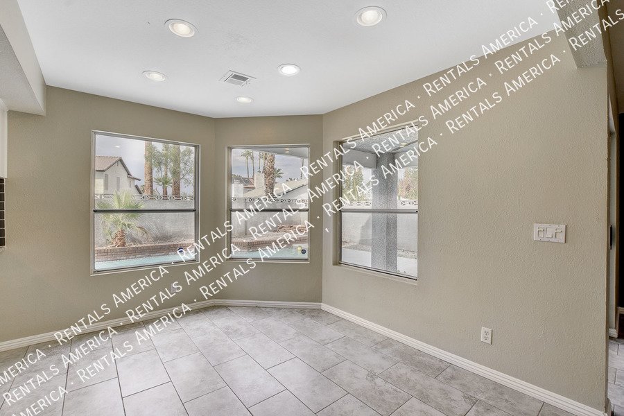Beautiful POOL HOME in Green Valley!! property image