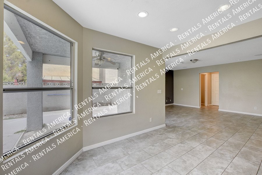 Beautiful POOL HOME in Green Valley!! property image