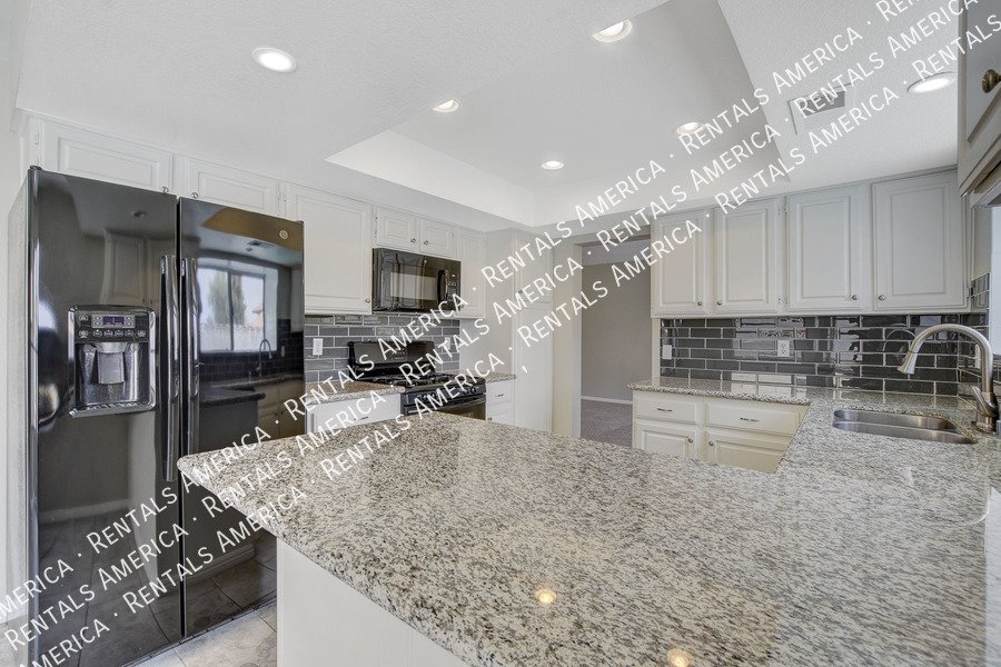 Beautiful POOL HOME in Green Valley!! property image