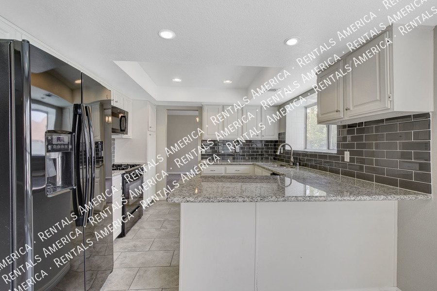 Beautiful POOL HOME in Green Valley!! property image