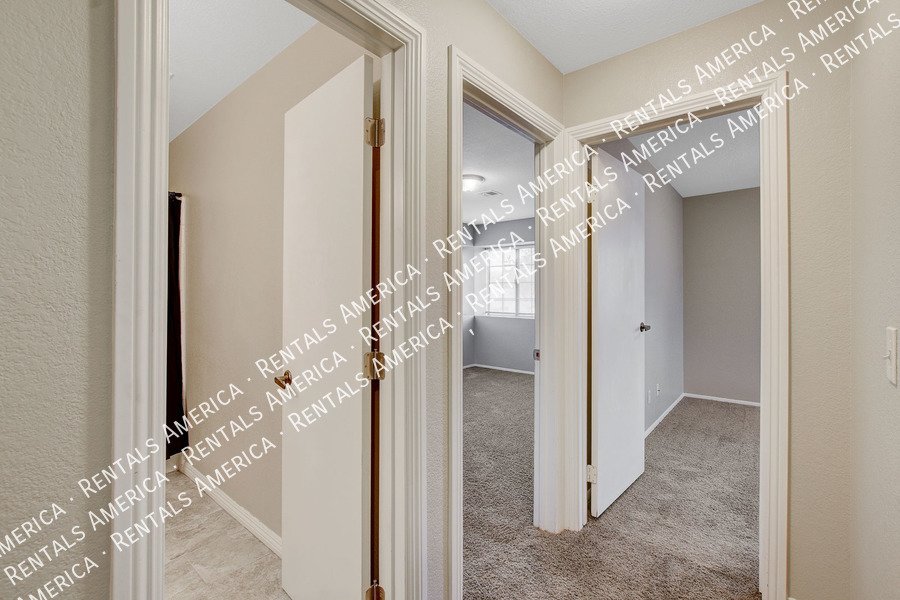 Beautiful POOL HOME in Green Valley!! property image