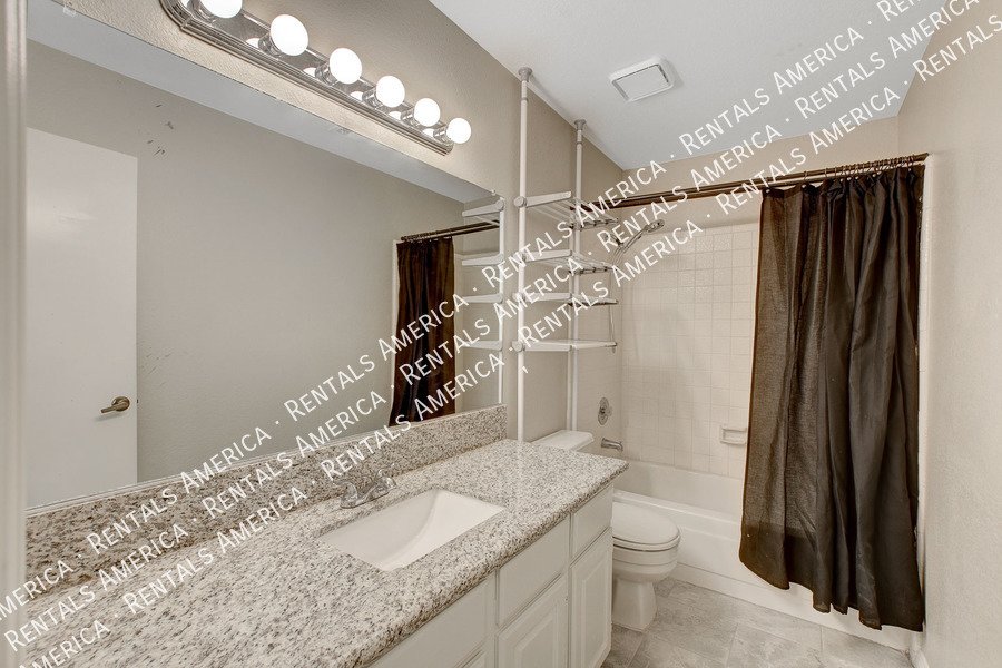 Beautiful POOL HOME in Green Valley!! property image