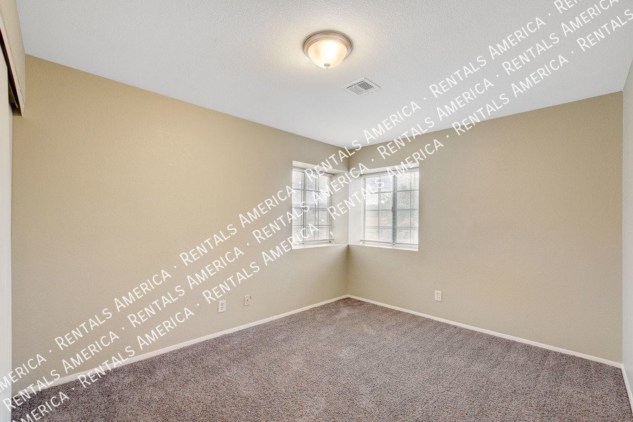 Beautiful POOL HOME in Green Valley!! property image