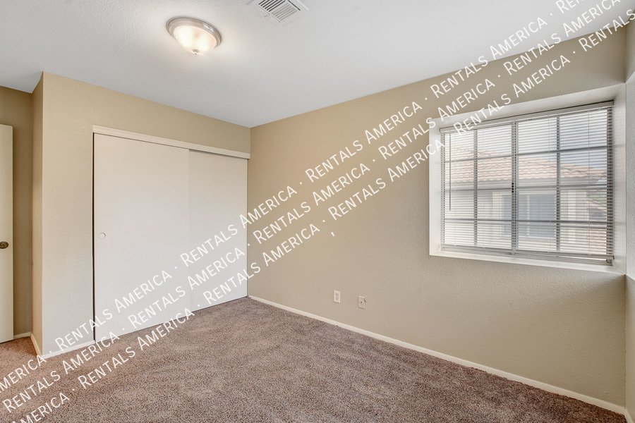 Beautiful POOL HOME in Green Valley!! property image