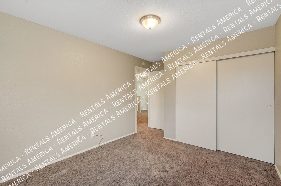 Beautiful POOL HOME in Green Valley!! property image