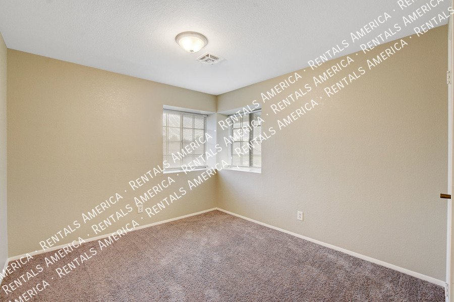 Beautiful POOL HOME in Green Valley!! property image
