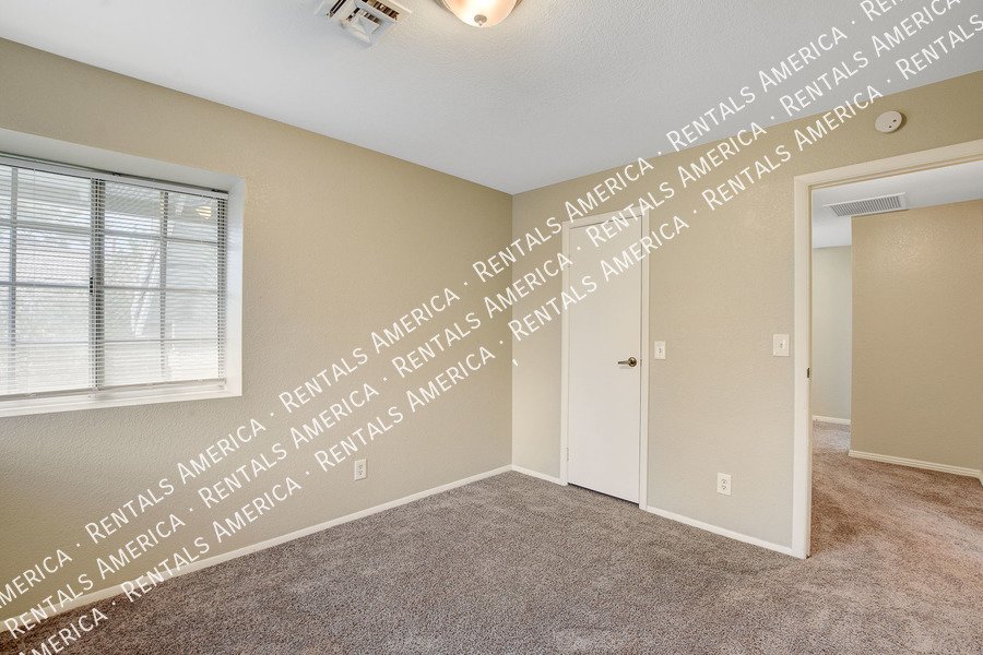 Beautiful POOL HOME in Green Valley!! property image