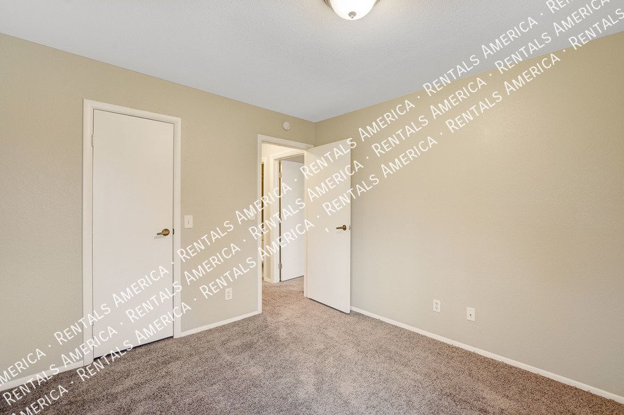 Beautiful POOL HOME in Green Valley!! property image