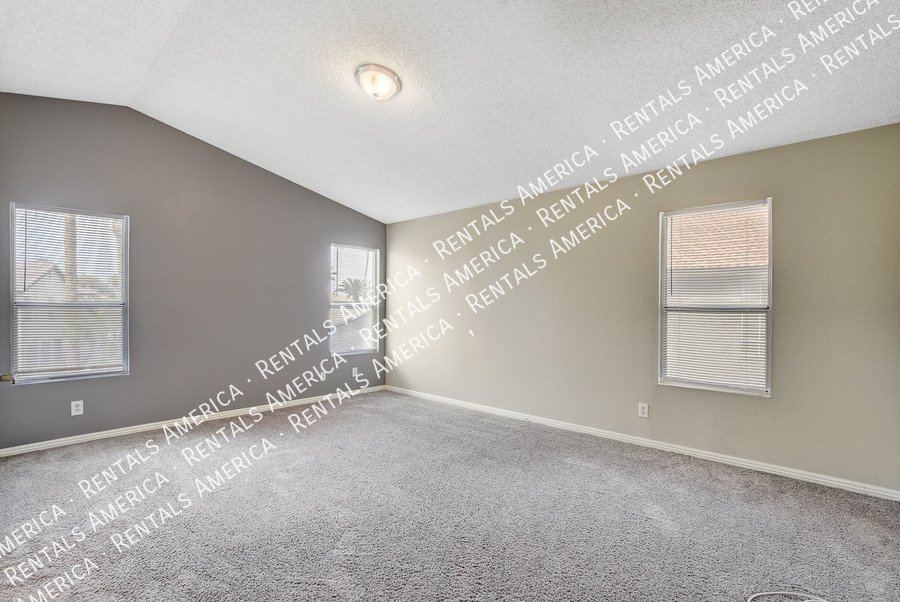 Beautiful POOL HOME in Green Valley!! property image