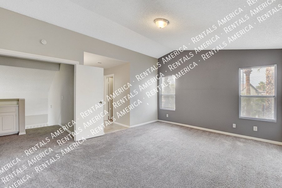 Beautiful POOL HOME in Green Valley!! property image