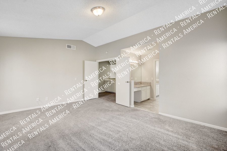 Beautiful POOL HOME in Green Valley!! property image