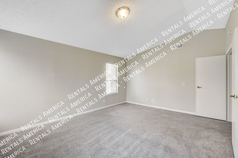 Beautiful POOL HOME in Green Valley!! property image