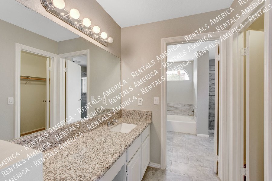 Beautiful POOL HOME in Green Valley!! property image