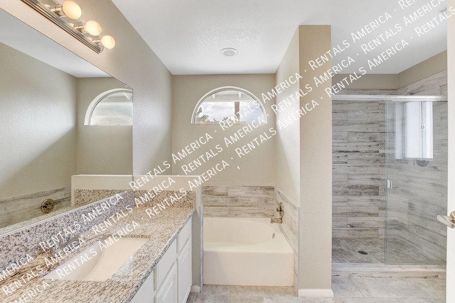 Beautiful POOL HOME in Green Valley!! property image