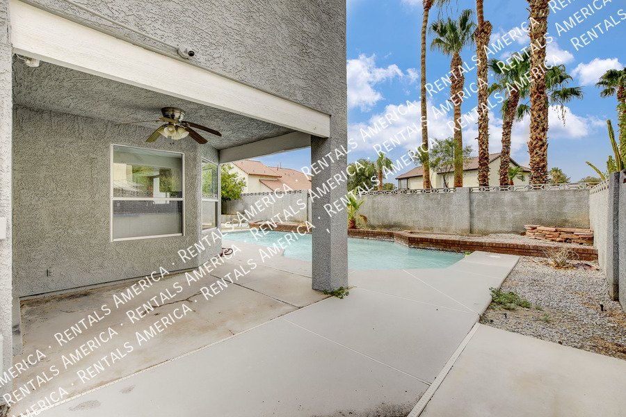 Beautiful POOL HOME in Green Valley!! property image