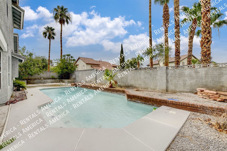 Beautiful POOL HOME in Green Valley!! property image