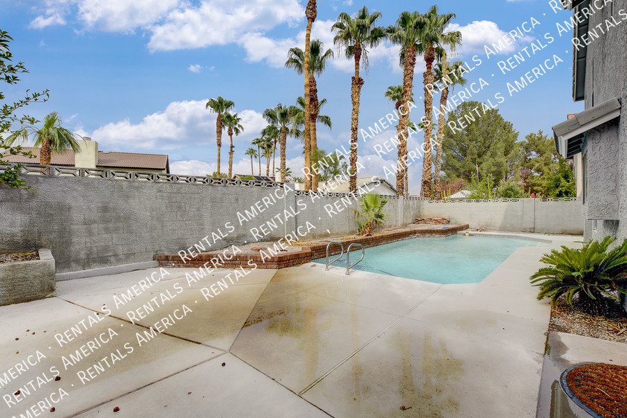 Beautiful POOL HOME in Green Valley!! property image
