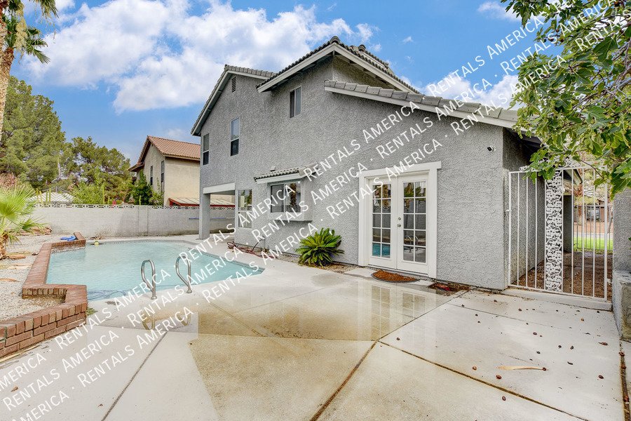 Beautiful POOL HOME in Green Valley!! property image